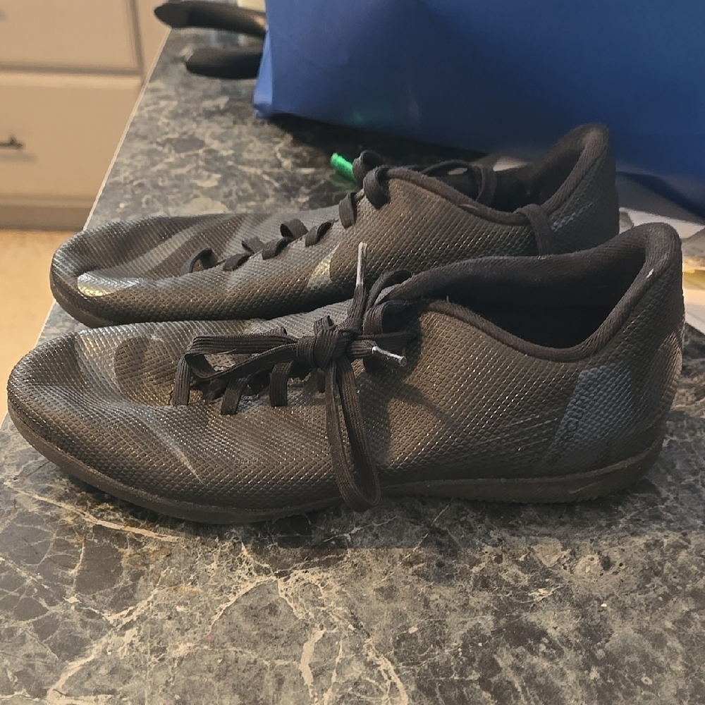 Men's Black Athletic Shoes